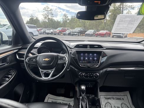Used 2021 Chevrolet TrailBlazer ACTIV w/ Technology Package AWD/4WD image 3