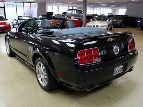 Used 2005 Ford Mustang GT image 5