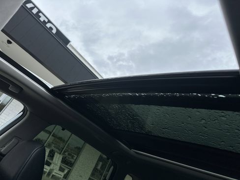 Used 2024 Nissan Rogue SV w/ SV Premium Package image 11