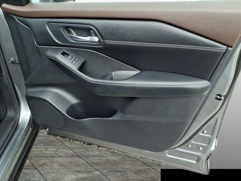 Used 2023 Nissan Rogue SV w/ SV Premium B Package FWD image 11