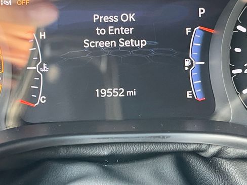 Used 2025 Jeep Compass Trailhawk image 40