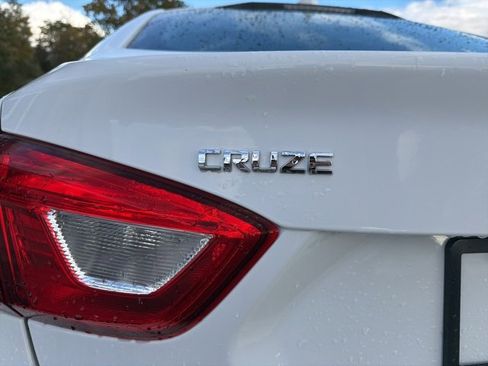 Used 2018 Chevrolet Cruze LT image 13