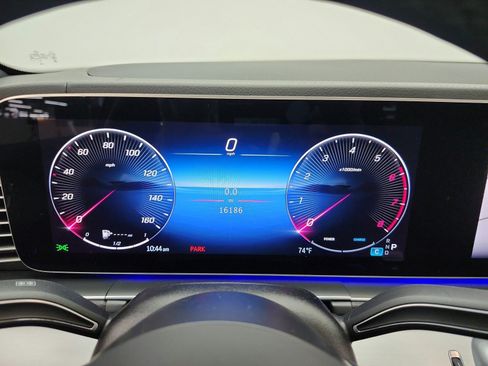 Used 2025 Mercedes-Benz GLS 450 4MATIC image 12