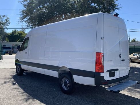 Used 2023 Mercedes-Benz Sprinter 2500 image 4
