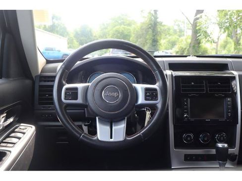 Used 2012 Jeep Liberty Arctic AWD/4WD image 8