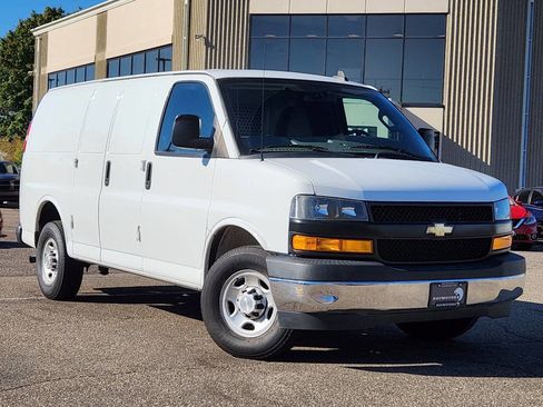 Used 2020 Chevrolet Express 2500 w/ Driver Convenience Package image 27