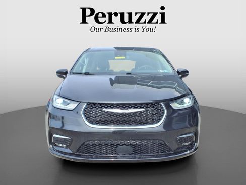 Used 2023 Chrysler Pacifica Touring-L FWD image 9