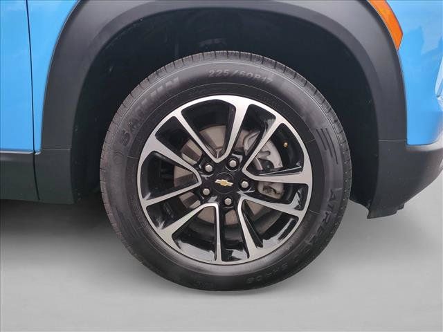 Used 2025 Chevrolet TrailBlazer LT AWD/4WD image 21