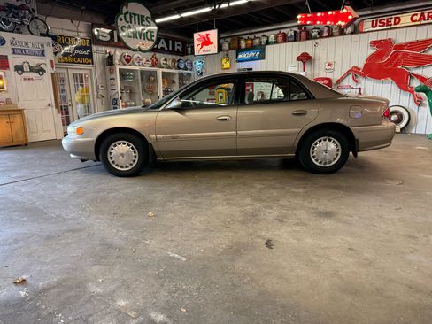 Used 2000 Buick Century Custom w/ 2000 Special Edition Pkg image 2