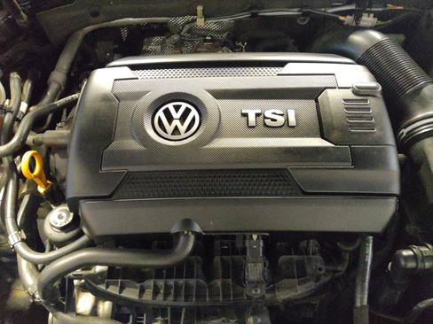 Used 2018 Volkswagen GTI SE FWD image 30
