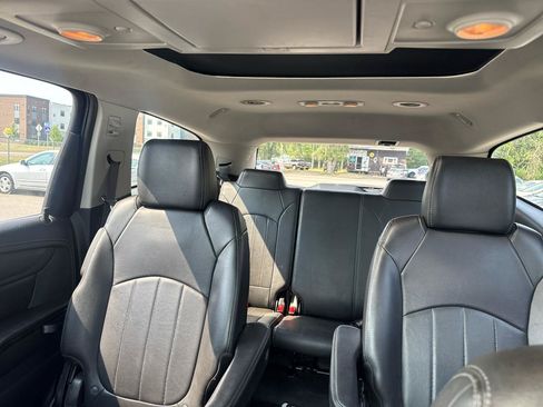 Used 2017 Chevrolet Traverse Premier FWD image 12