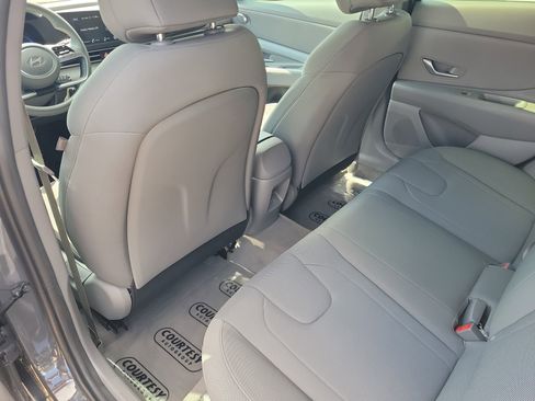 Certified 2025 Hyundai Elantra SE w/ Cargo Package image 10