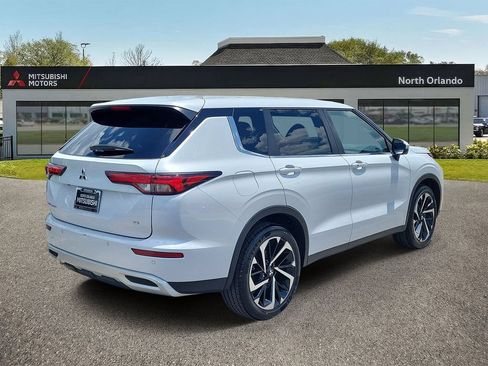 Used 2024 Mitsubishi Outlander SE FWD image 3