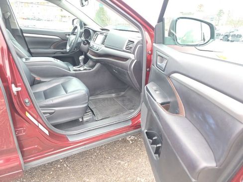 Used 2016 Toyota Highlander XLE image 11