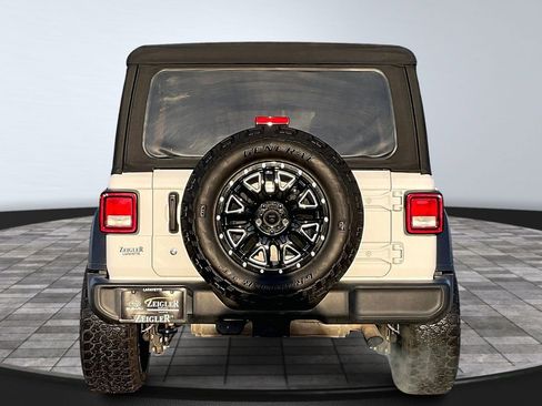 Used 2018 Jeep Wrangler Unlimited Sport image 4