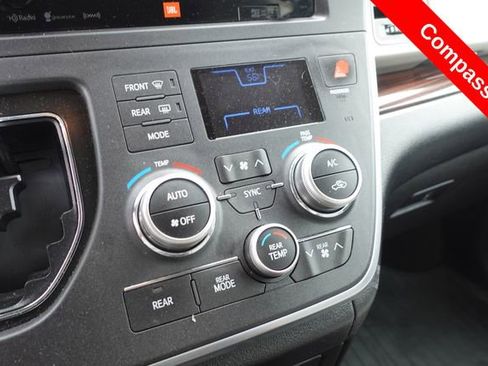 Used 2017 Toyota Sienna Limited Premium FWD image 20
