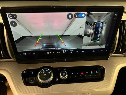 New 2025 Ford Expedition Active image 12