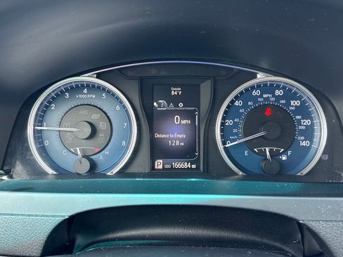 Used 2017 Toyota Camry LE FWD image 8