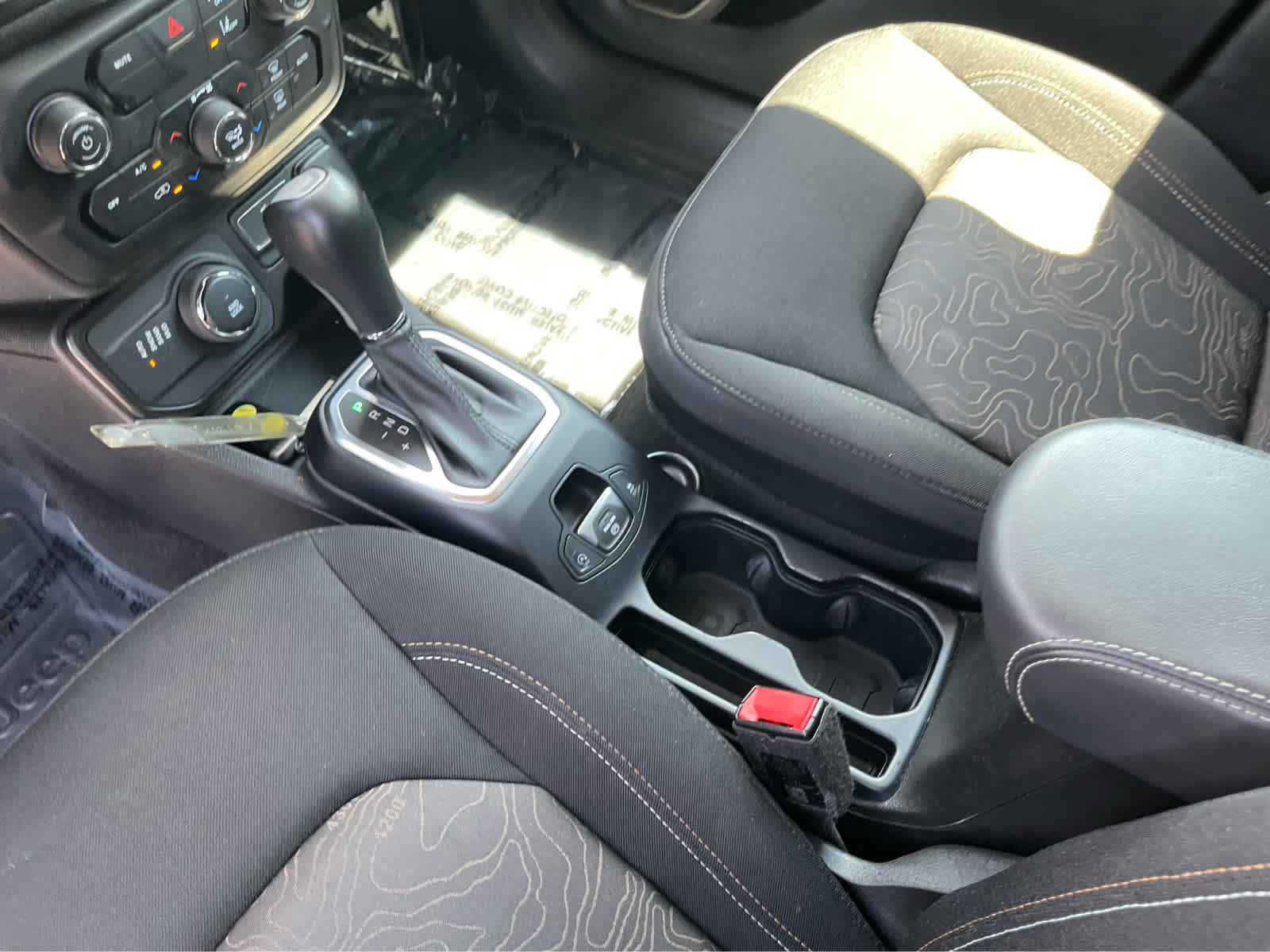 Used 2023 Jeep Renegade Latitude AWD/4WD image 17