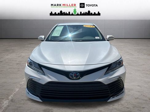 Certified 2022 Toyota Camry XLE FWD image 9