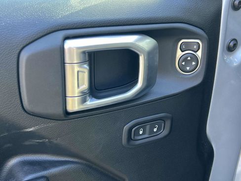 Used 2022 Jeep Gladiator Rubicon w/ Cold Weather Group image 30