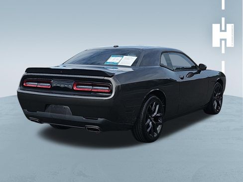 Used 2019 Dodge Challenger SXT w/ Blacktop Package RWD image 4