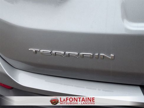 Used 2024 GMC Terrain SLE w/ Driver Convenience Package image 10