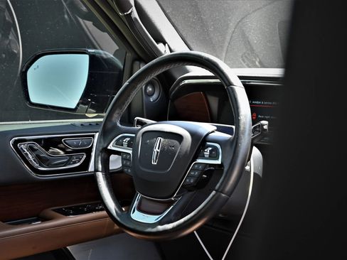 Used 2023 Lincoln Navigator Reserve RWD image 13