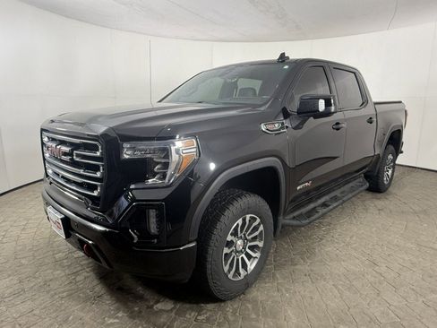 Used 2020 GMC Sierra 1500 AT4 w/ AT4 Premium Package image 3