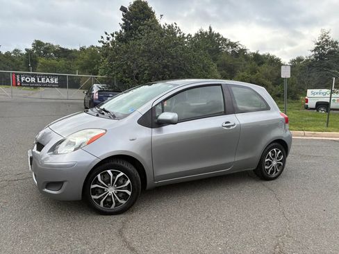 Used 2010 Toyota Yaris 2-Door Hatchback FWD image 2