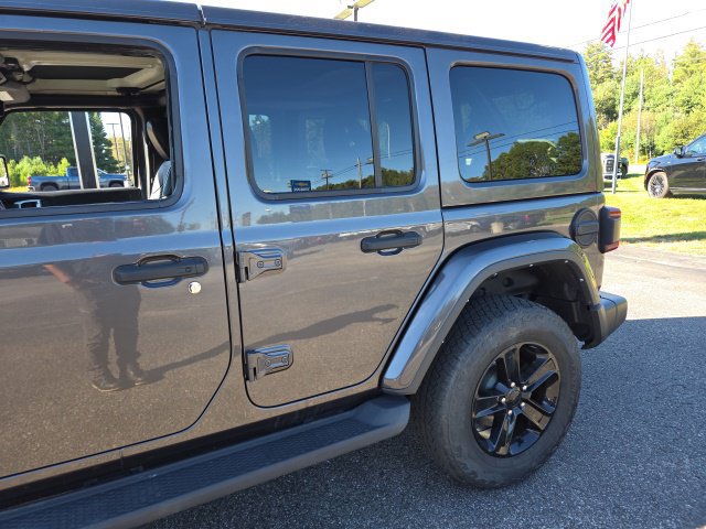 Used 2022 Jeep Wrangler Unlimited Sahara AWD/4WD image 32