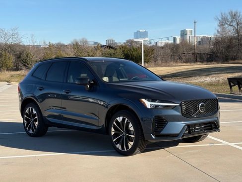 New 2026 Volvo XC60 T8 Plus w/ Protection Package Premier AWD/4WD image 4