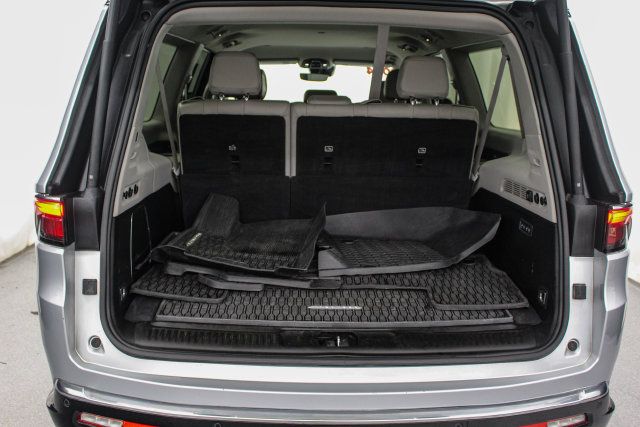 Used 2024 Jeep Wagoneer L Series II w/ Flexible Seating Group RWD image 10