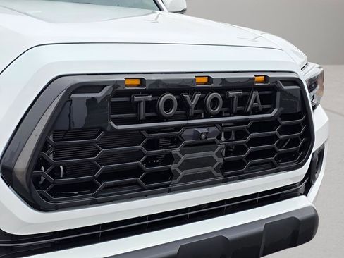 Used 2023 Toyota Tacoma TRD Off-Road w/ TRD Premium Off Road Package image 9