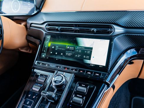 Used 2025 Aston Martin V8 Vantage image 39