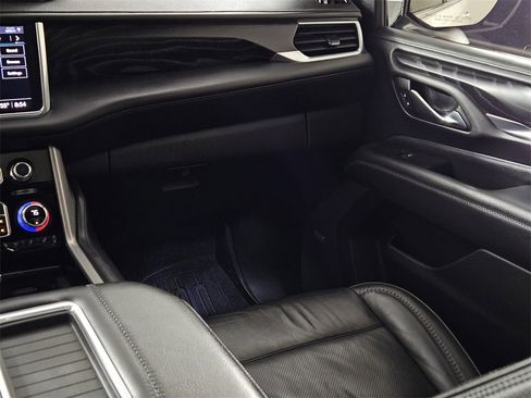 Used 2021 GMC Yukon Denali w/ Denali Premium Package image 11