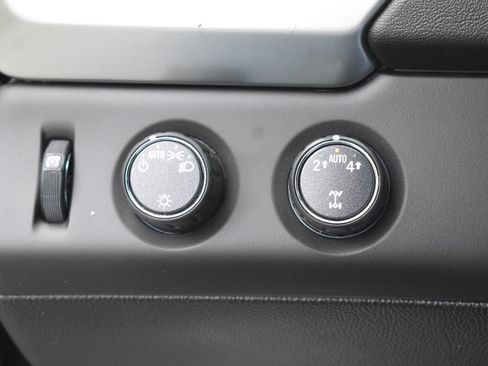 Used 2018 Chevrolet Suburban LT image 23