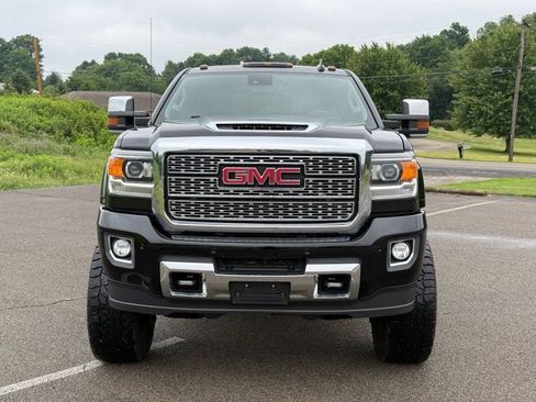 Used 2019 GMC Sierra 3500 Denali w/ Duramax Plus Package AWD/4WD image 2