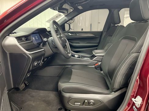 Used 2025 Jeep Grand Cherokee L Laredo w/ Luxury Tech Group I AWD/4WD image 20
