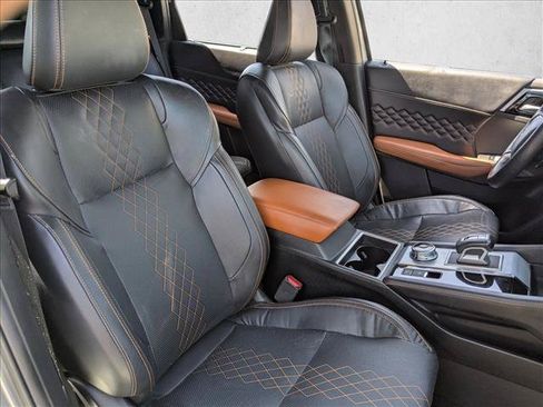 Used 2023 Mitsubishi Outlander SEL FWD image 24