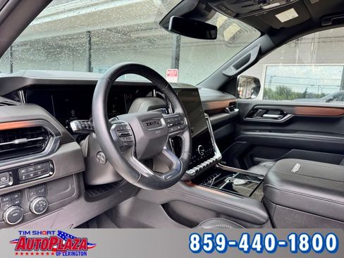 Used 2025 GMC Yukon XL Denali AWD/4WD image 3