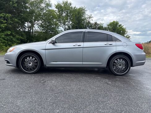 Used 2013 Chrysler 200 LX FWD image 2
