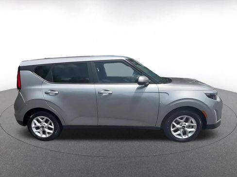 Used 2025 Kia Soul LX w/ LX Technology Package FWD image 16