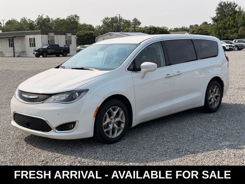Used 2019 Chrysler Pacifica Touring Plus w/ Advanced Safetytec Group FWD image 5