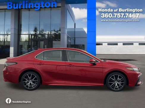 Used 2024 Toyota Camry SE image 7