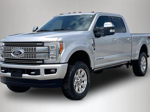 Used 2017 Ford F250 Platinum w/ FX4 Off-Road Package AWD/4WD image 2