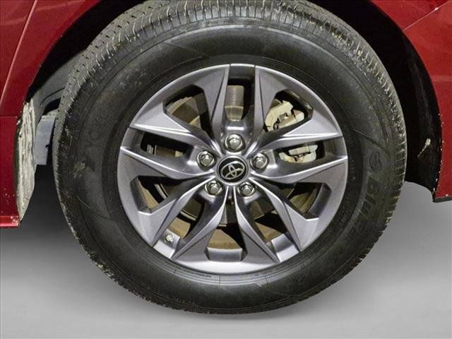 Used 2023 Toyota Sienna LE FWD image 16