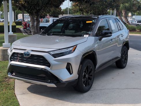 Used 2023 Toyota RAV4 XSE AWD/4WD image 5