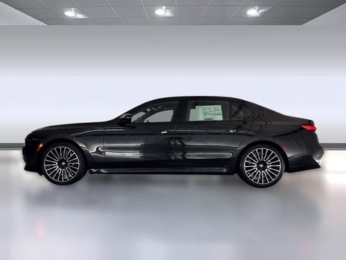 New 2026 BMW 740i w/ Premium Package image 2