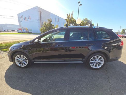 Used 2017 Volkswagen Golf Alltrack S image 7